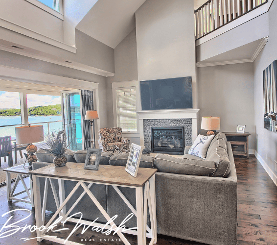 sommerset-pointe-resort-lifestyle-living-room3