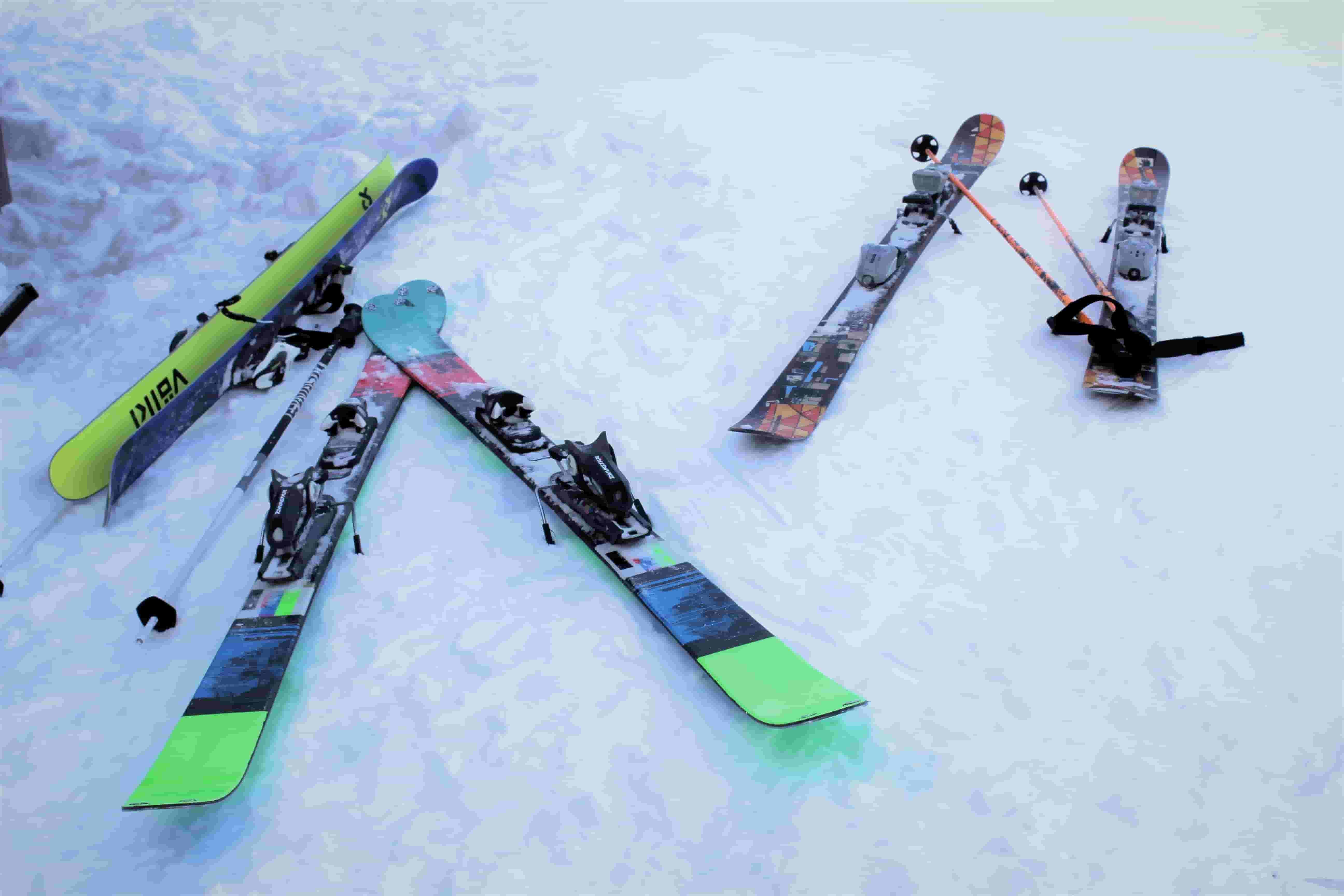 How to Choose Downhill Skis